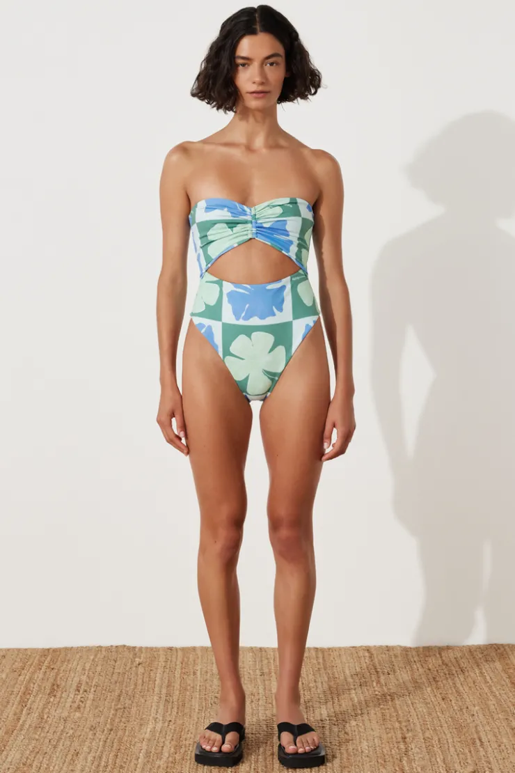 hibiscus_halter_one_piece_2-1.webp Hibiscus Halter One Piece^Zulu & Zephyr Outlet