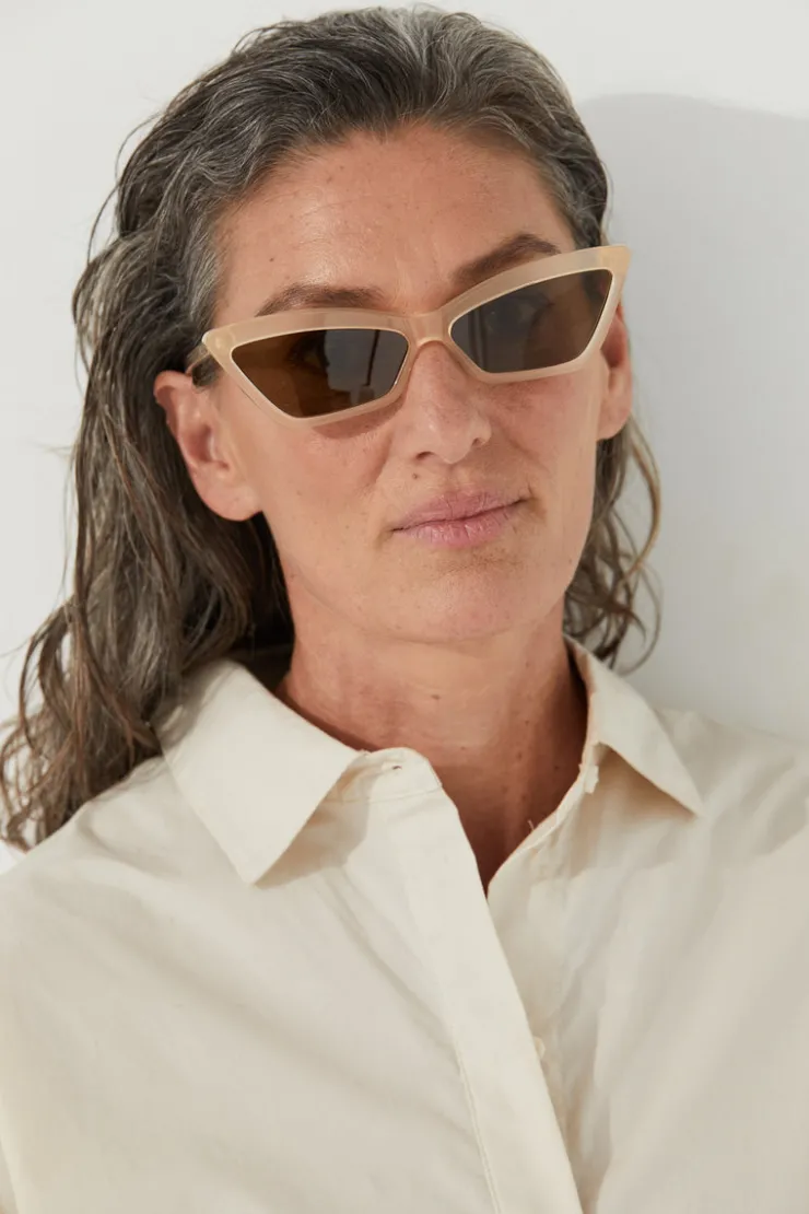 zulu__zephyr_x_local_supply__slim_cat_eye_sunglasses__shell_2-1.webp x Local Supply - Slim Cat Eye Sunglasses - Shell^Zulu & Zephyr Fashion